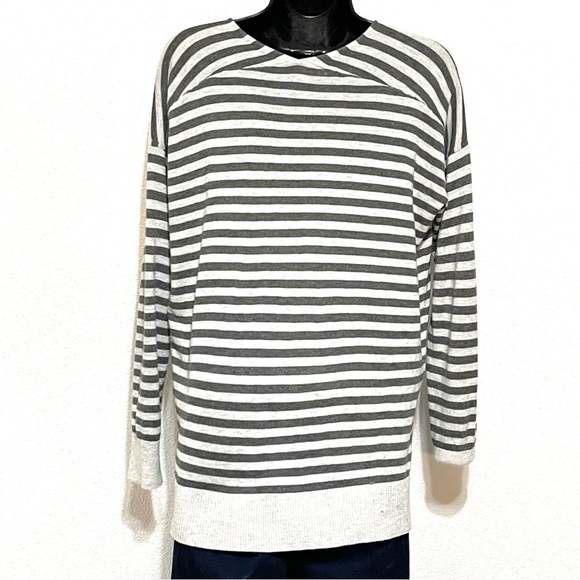 LOFT Woman Grey White Stripe V Neck Top Sweater Size XS - Picture 4 of 13